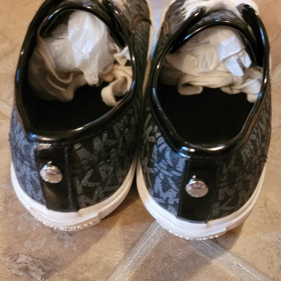 Michael Michael Kors Logo Fashion Sneaker size 5 - Picture 5 of 7